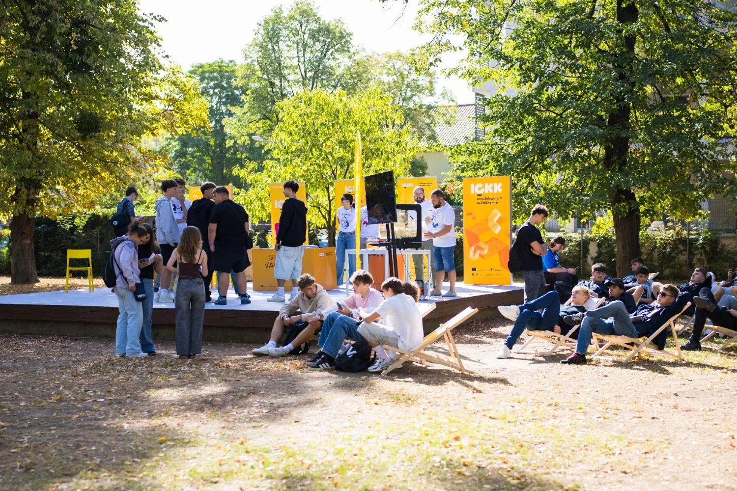 Stánok Founders Challenge na školskom dvore
