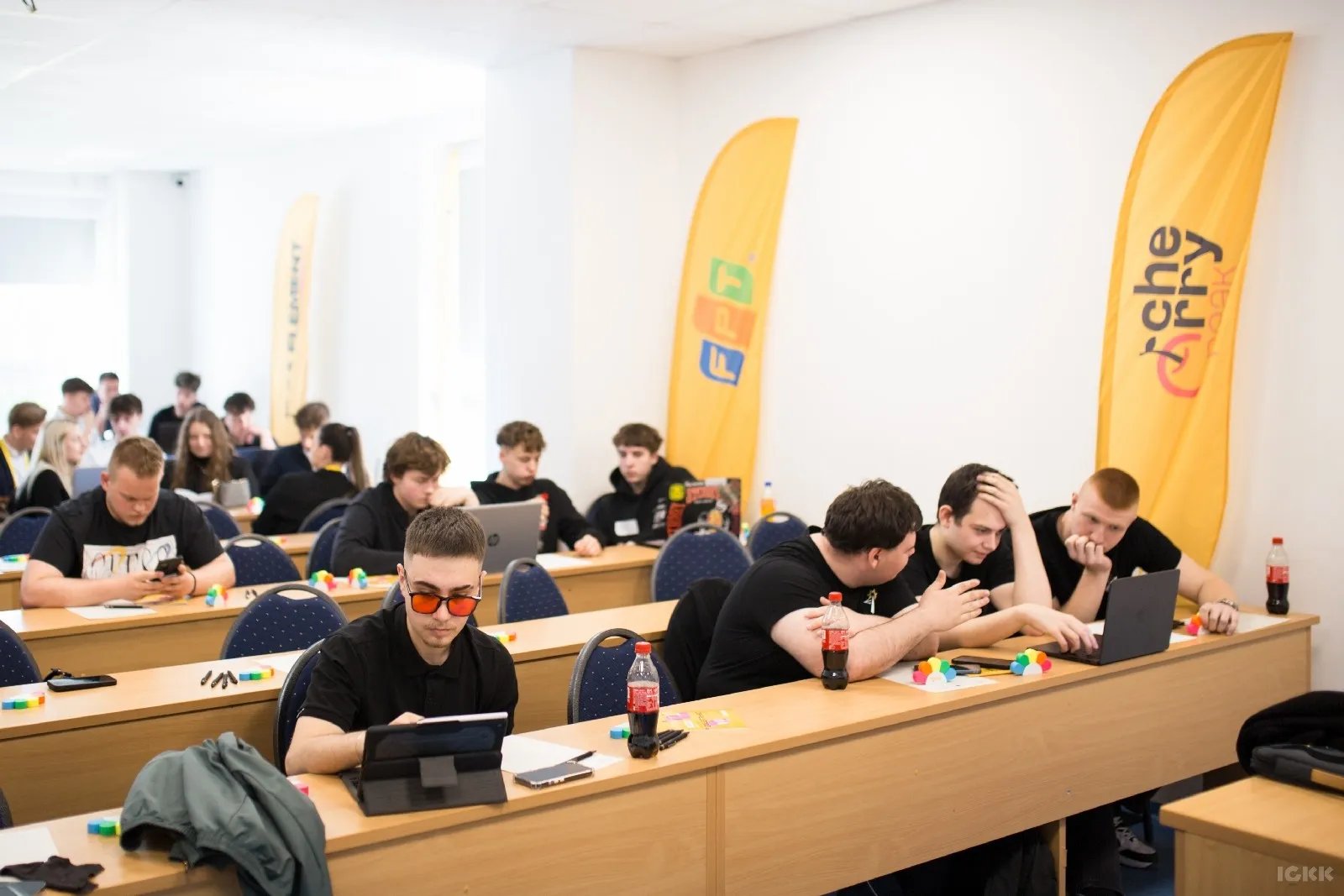 Tímy pracujú v učebni