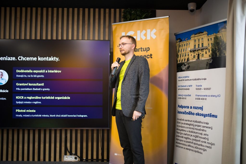 Finalista prezentuje svoj startup na finále Startup Connect